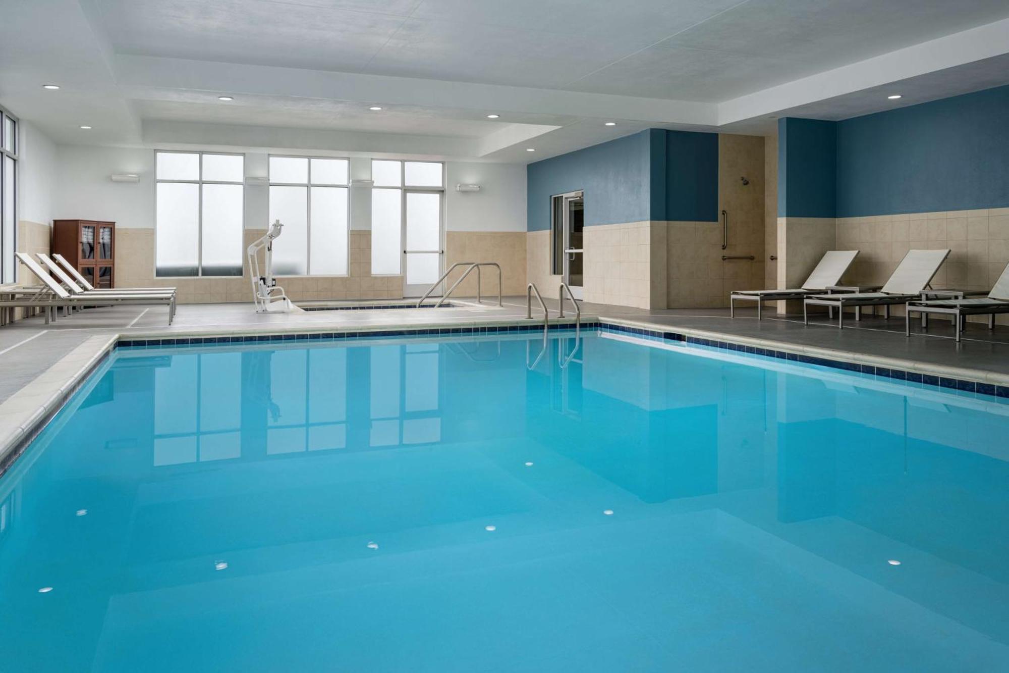 Hyatt Place Canton Lake Cable Eksteriør bilde