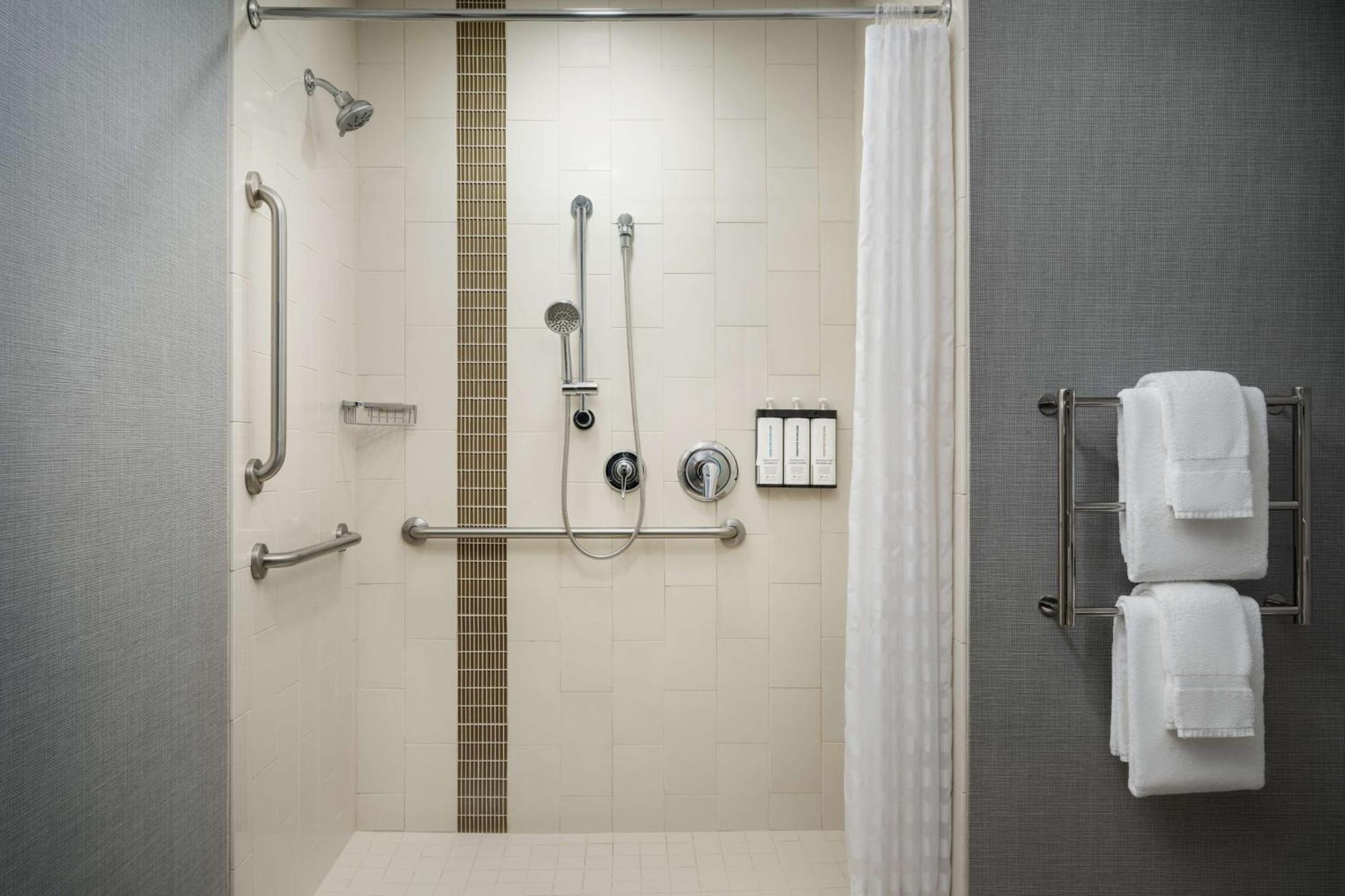 Hyatt Place Canton Lake Cable Eksteriør bilde