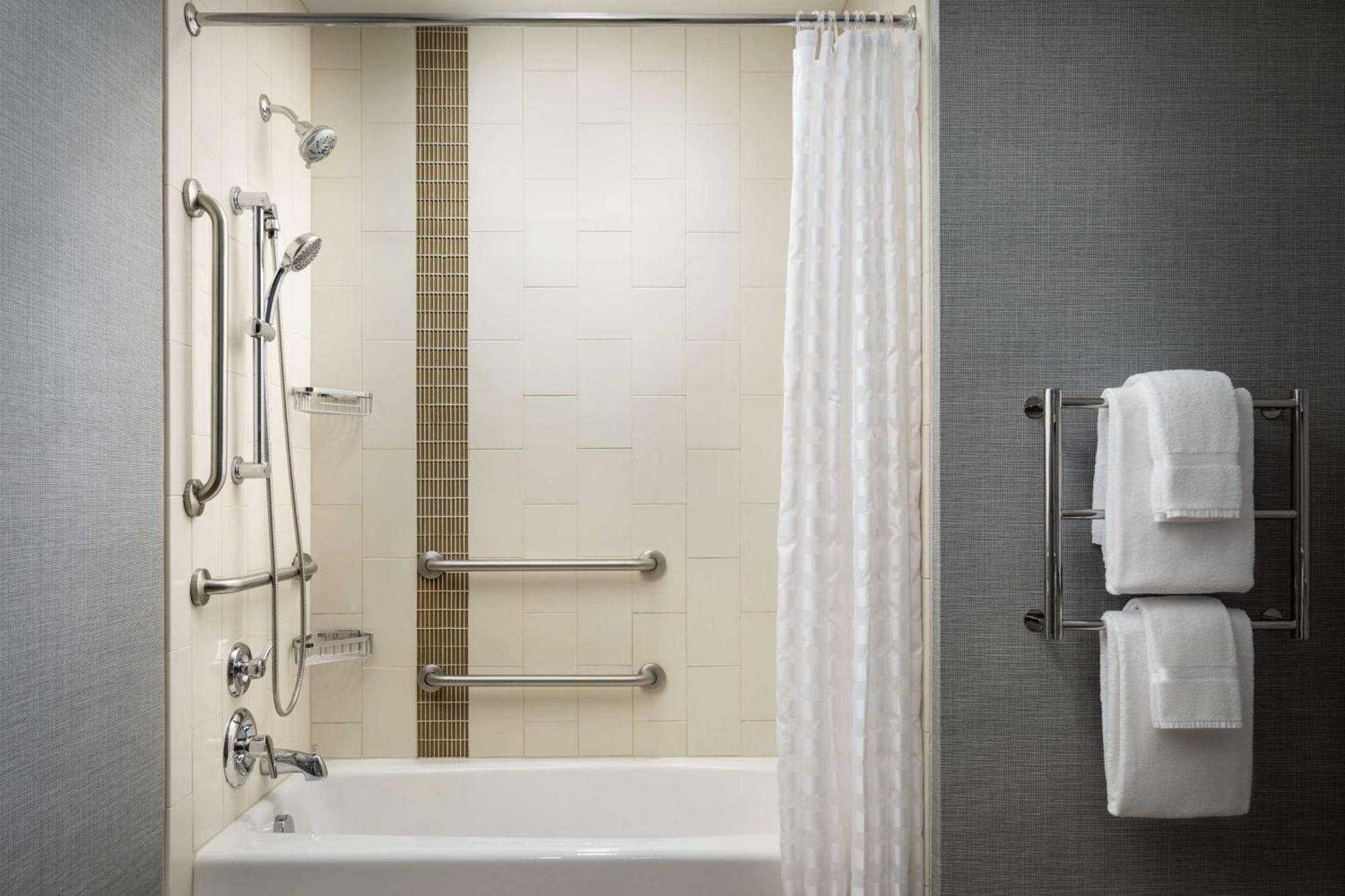 Hyatt Place Canton Lake Cable Eksteriør bilde